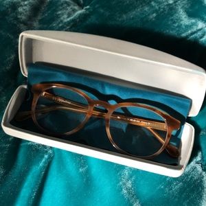 Blue light filtering glasses